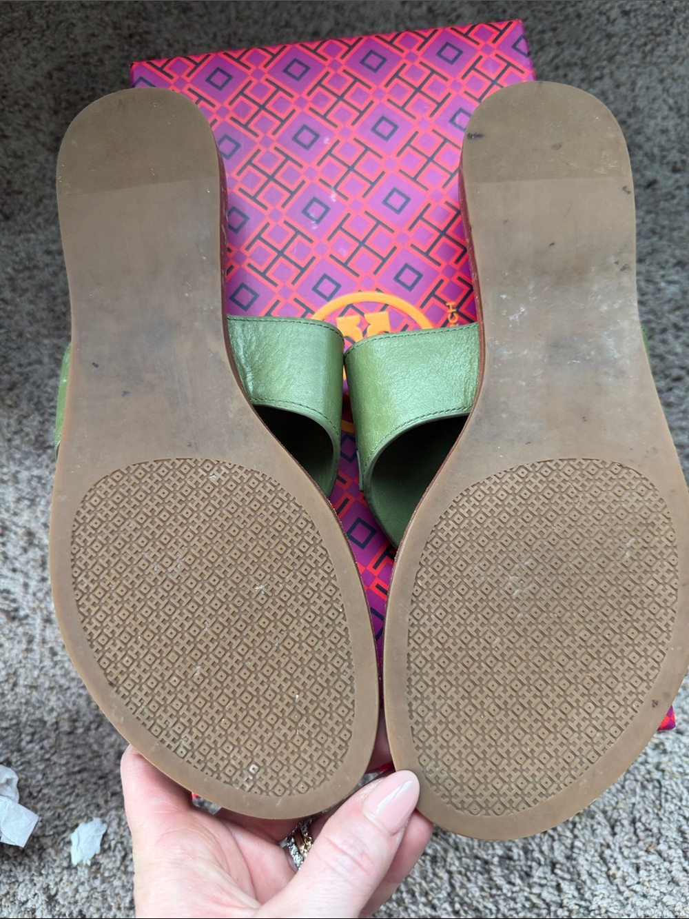 Tory Burch Olive Green Leather Logo Thong Sandals - Picture 3 of 8